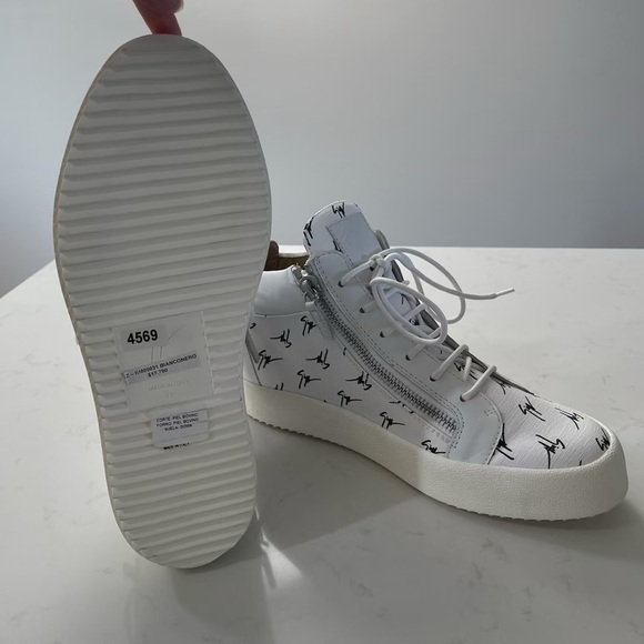 Giuseppe Zanotti White and Black Monogram Sneakers With Silver Zipper Detail - Picture 5 of 6